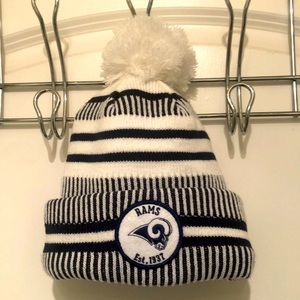 New Era Los Angeles Rams beanie.